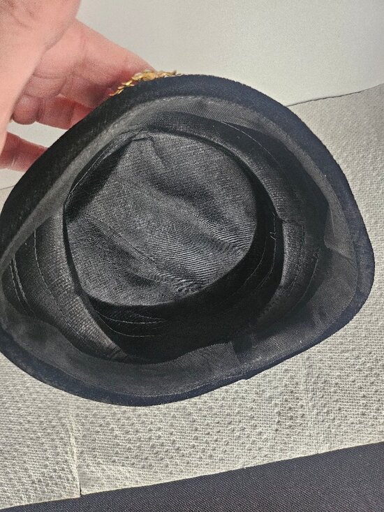 Vintage 1950s, 1960s Black Velvet Bucket Hat Satin Ribbon Gold Tone Snowflake main image 8